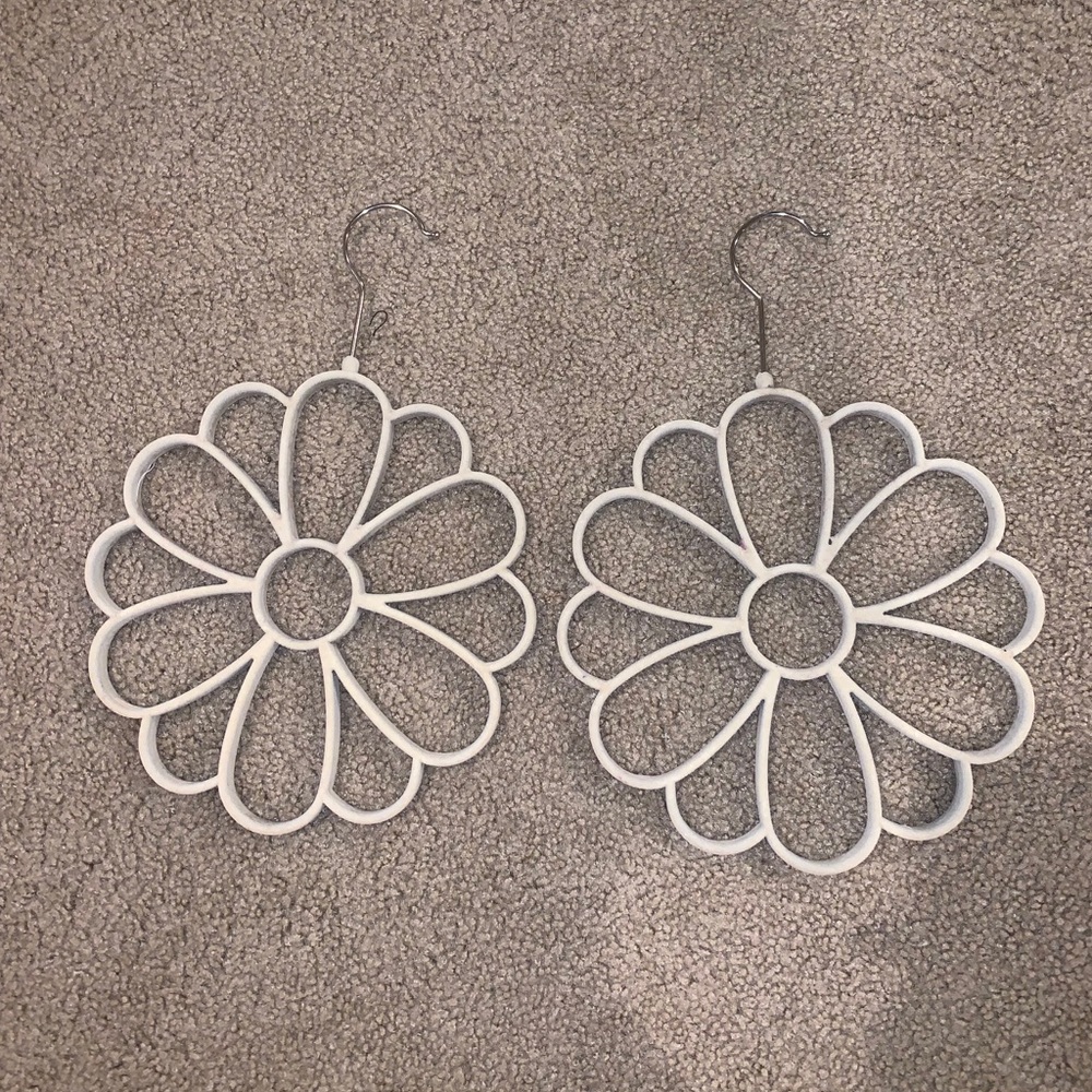 Felt scarf hangers